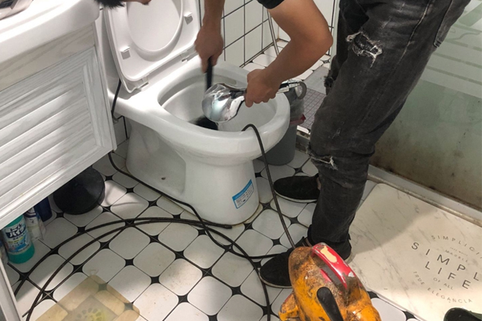 济阳马桶堵塞自己疏通还是找师傅？专业上门服务让你省时更省心